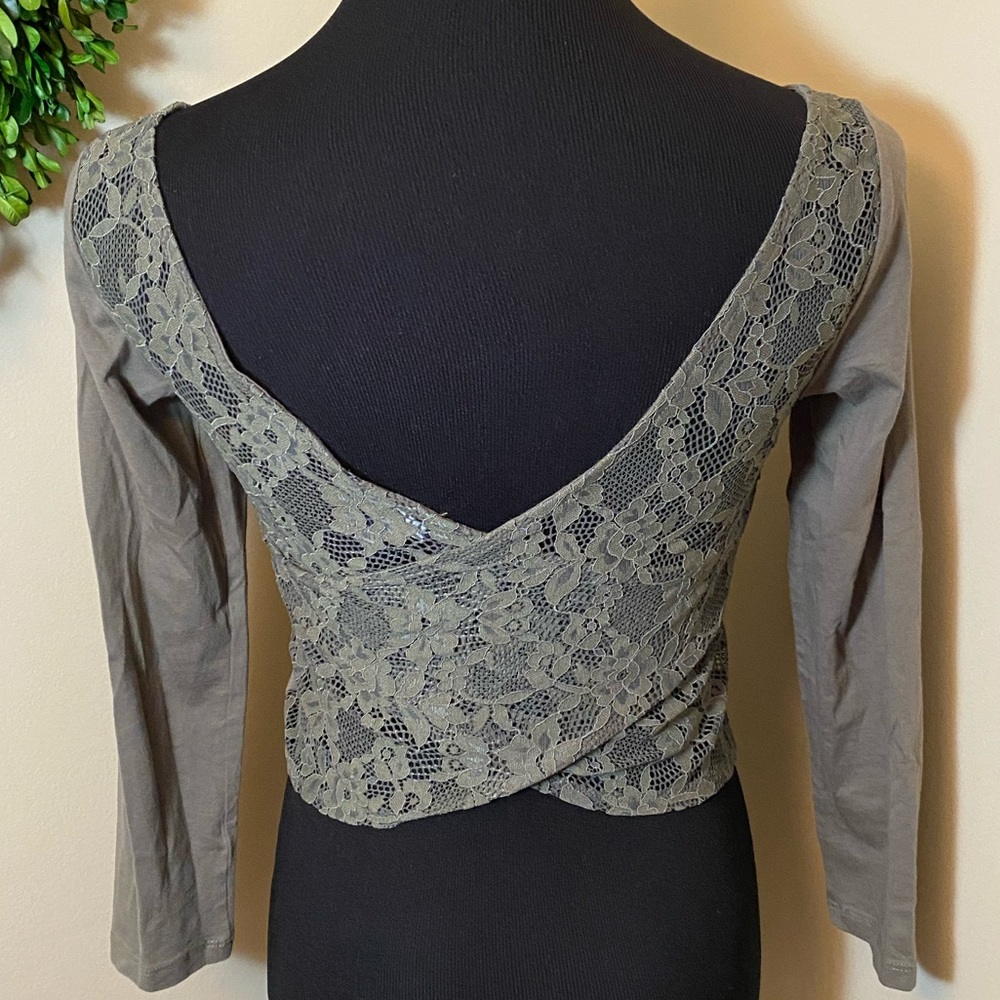 American Eagle Cropped Shirt